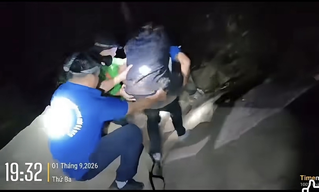'Kẹt đường' ở núi Bà Đen dịp lễ 2.9: Mỗi ngày có cả ngàn người leo núi - Ảnh 3.
