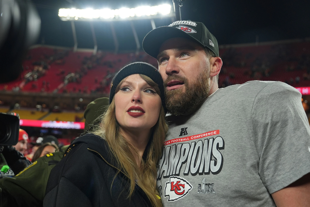 Hai th&aacute;ng sau đ&aacute;m cưới, Travis Kelce h&eacute; lộ cuộc sống với Taylor Swift- Ảnh 1.