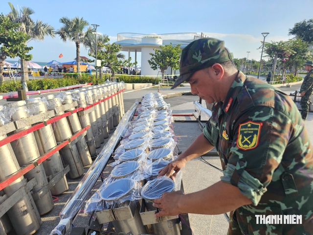 Bắn pháo hoa ở tháp Tam Thắng, đứng ở đâu để thấy pháo nổ hình trái tim?- Ảnh 2.