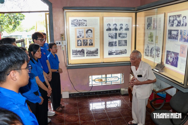 Tưởng niệm Chủ tịch Hồ Chí Minh trong ngày Quốc khánh 2.9 - Ảnh 7.