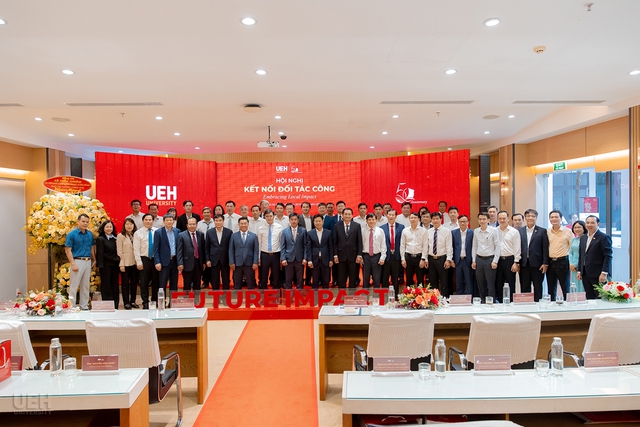 Phó thủ tướng đánh giá cao định hướng đồng sáng tạo, phụng sự đất nước của UEH - Ảnh 4.