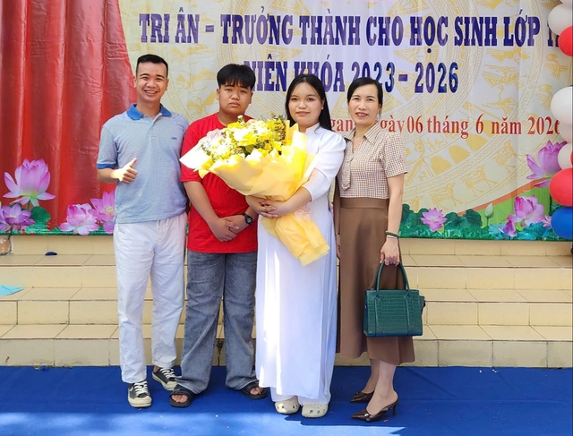 Người giữ b&igrave;nh y&ecirc;n, người giữ lửa y&ecirc;u thương - Ảnh 1.