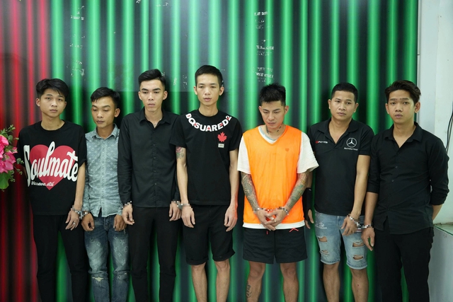 Vụ l&aacute;i &ocirc; t&ocirc; t&ocirc;ng v&agrave;o đ&aacute;m đ&ocirc;ng ở TP.HCM: Tạm giữ khẩn cấp 7 người- Ảnh 2.