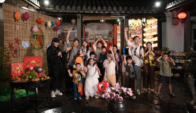 Huy R giả gái làm chị Hằng, chú Cuội Phương Nam, Bùi Công Nam hóa cây đa - Ảnh 4.