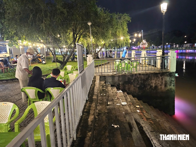 Khu phố đêm Bà Rịa nhếch nhác, buôn bán trên thảm cỏ công viên sông Dinh- Ảnh 5.