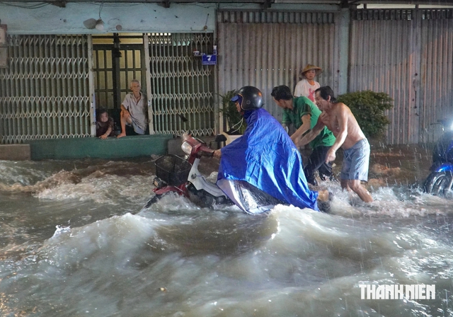 12 tỉnh, thành ở Nam bộ và Nam Trung bộ ứng phó đợt mưa lớn 400 mm - Ảnh 1.