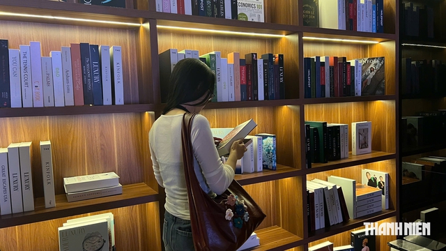 Rần rần check-in 'thư viện khổng lồ' lấy cảm hứng từ Starfield Library - Ảnh 8.