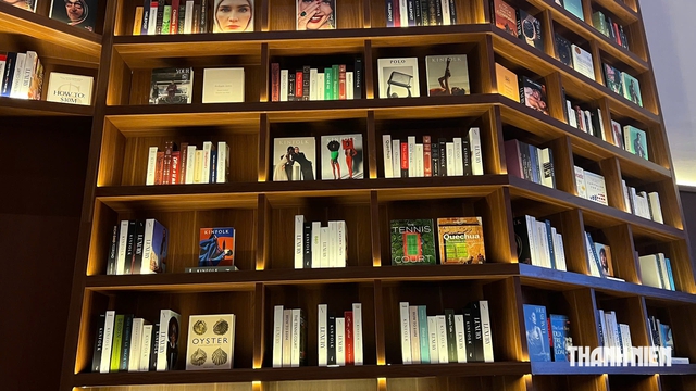 Rần rần check-in 'thư viện khổng lồ' lấy cảm hứng từ Starfield Library - Ảnh 7.