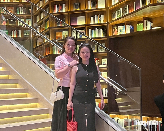 Rần rần check-in 'thư viện khổng lồ' lấy cảm hứng từ Starfield Library - Ảnh 5.