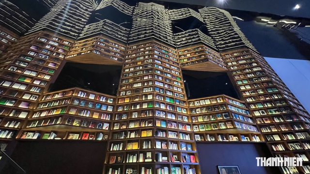 Rần rần check-in 'thư viện khổng lồ' lấy cảm hứng từ Starfield Library - Ảnh 4.
