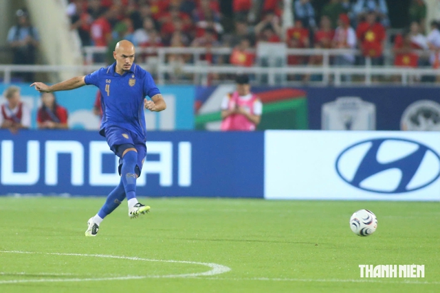 FIFA ASEAN Cup: Hàng thủ ‘thấp bé’ chưa đến 1,80 m của Việt Nam gặp khó trước các tiền đạo cao kều- Ảnh 2.