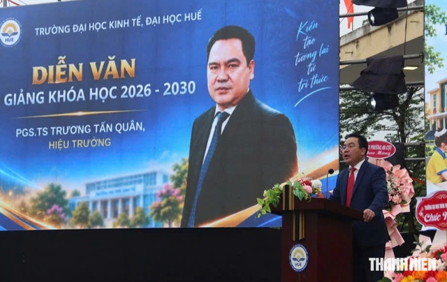 Trường đại học Kinh tế Huế trao 167 triệu đồng tiếp sức sinh viên vượt khó- Ảnh 2.