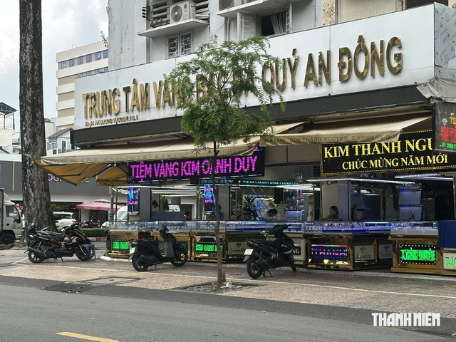 Một số cửa hàng kim cương hoạt động trở lại - Ảnh 2.