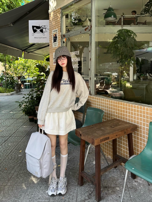 Năng động xuống phố, thanh lịch chốn công sở với áo sweater - Ảnh 2.