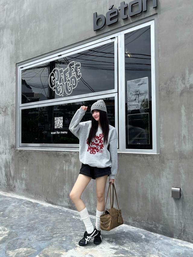 Năng động xuống phố, thanh lịch chốn công sở với áo sweater - Ảnh 4.