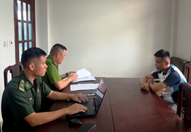 Sau hơn 1 năm trốn sang Lào, đối tượng truy nã đặc biệt ra đầu thú- Ảnh 1.