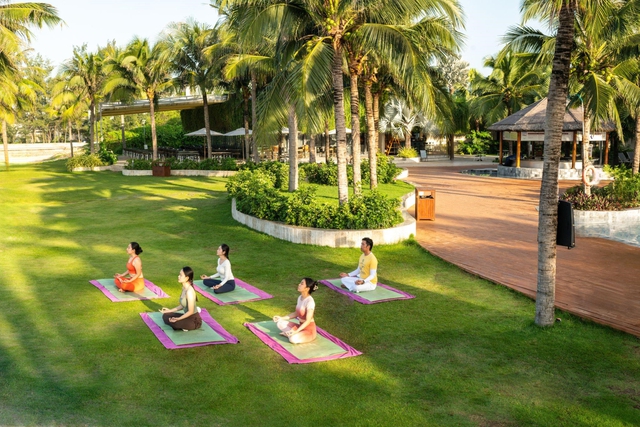 Hồ Tràm chậm, Hòn Tre vui, Cam Ranh rộn ràng,TP.HCM thư thái - Ảnh 1.