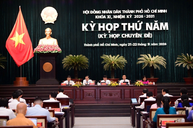 B&iacute; thư Th&agrave;nh ủy TP.HCM Trần Lưu Quang: Kh&ocirc;ng thể nhận quyền m&agrave; n&eacute; tr&aacute;nh tr&aacute;ch nhiệm- Ảnh 2.