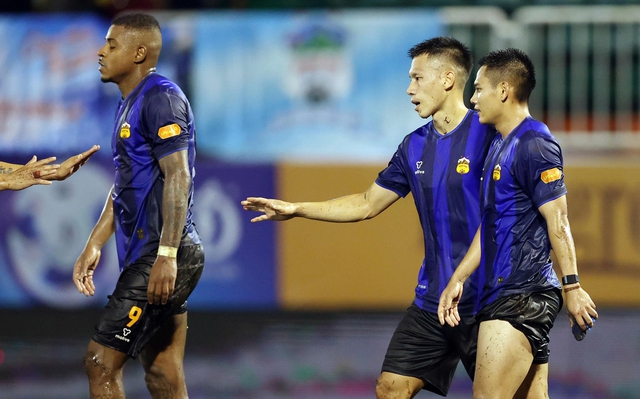Nghịch l&yacute; HAGL, chơi vơi giữa mục ti&ecirc;u v&agrave; thực tế: Thua từ V-League đến C&uacute;p quốc gia&hellip;- Ảnh 2.