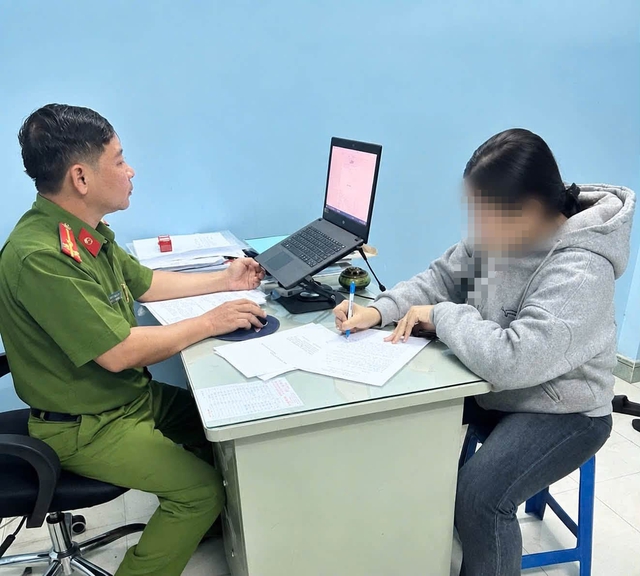 Cặp đôi vẽ ra màn kịch "cướp giật điện thoại giữa đêm" để lừa gia đình - Ảnh 1.