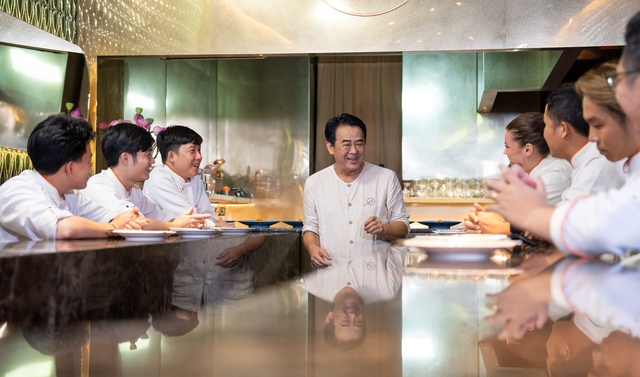 Ẩm thực Việt 'đỉnh của chóp' phong cách Michelin với Chef Peter Cường Franklin và Tùng Leo - Ảnh 1.
