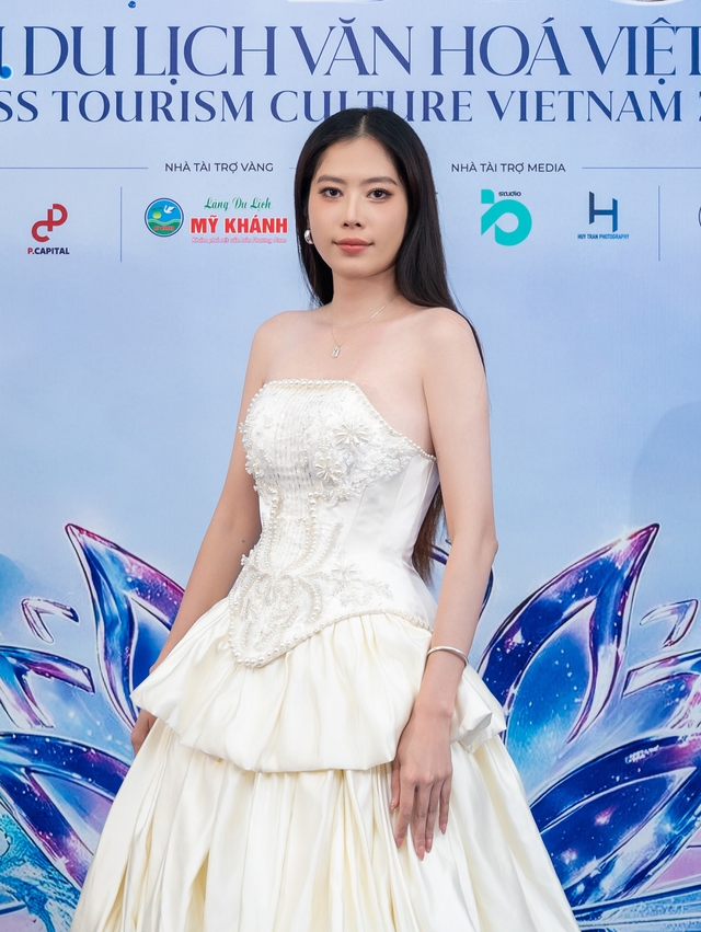 Nam Em rạng rỡ tại sự kiện, tiết lộ về vai trò mới - Ảnh 1.