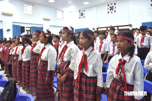 Học sinh Trường phổ th&ocirc;ng D&acirc;n tộc nội tr&uacute; được hỗ trợ 2 triệu đồng tiền ăn?

- Ảnh 1.