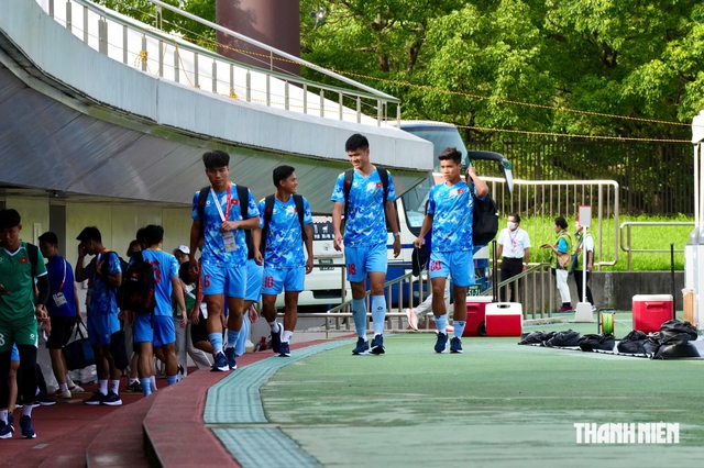 U.23 Việt Nam tập trên sân đẹp như tranh, rực lửa khát vọng đánh bại U.23 Uzbekistan- Ảnh 3.