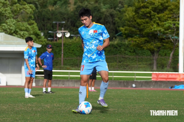 U.23 Việt Nam tập trên sân đẹp như tranh, rực lửa khát vọng đánh bại U.23 Uzbekistan- Ảnh 7.