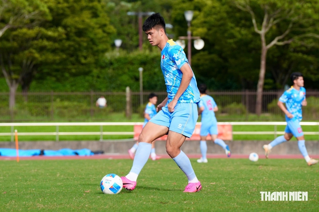 U.23 Việt Nam tập trên sân đẹp như tranh, rực lửa khát vọng đánh bại U.23 Uzbekistan- Ảnh 8.