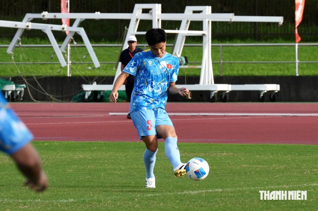 U.23 Việt Nam tập trên sân đẹp như tranh, rực lửa khát vọng đánh bại U.23 Uzbekistan- Ảnh 10.