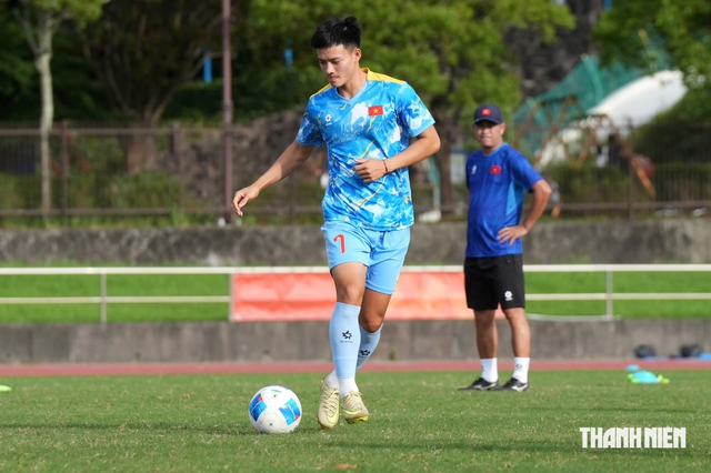 U.23 Việt Nam tập trên sân đẹp như tranh, rực lửa khát vọng đánh bại U.23 Uzbekistan- Ảnh 11.