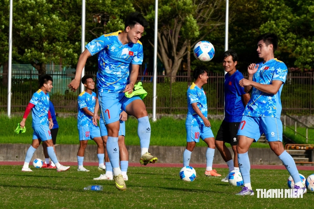 U.23 Việt Nam tập trên sân đẹp như tranh, rực lửa khát vọng đánh bại U.23 Uzbekistan- Ảnh 2.