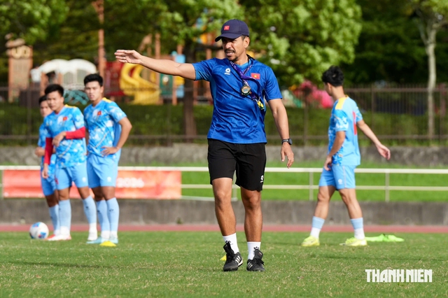 U.23 Việt Nam tập trên sân đẹp như tranh, rực lửa khát vọng đánh bại U.23 Uzbekistan- Ảnh 14.