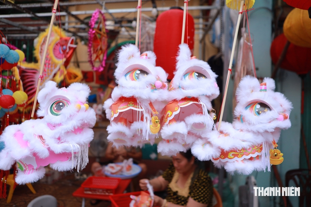 Cận trung thu, tiểu thương phố lồng đèn Lương Nhữ Học vẫn ngồi ngóng khách - Ảnh 9.