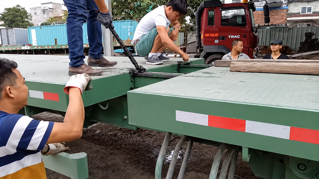 Vì sao doanh nghiệp vận tải bức xúc về quy định rơ moóc chở container? - Ảnh 1.