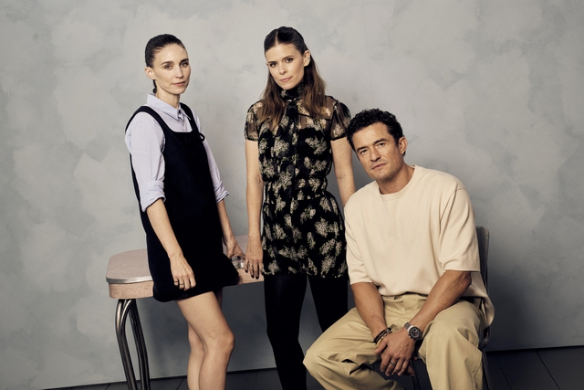 Cảnh nóng gây sốc của Orlando Bloom với hai nữ diễn viên hứng chỉ trích - Ảnh 1.