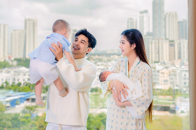 Vợ chồng Hồ Quang Hiếu đ&oacute;n con thứ hai tại Bệnh viện Quốc tế Mỹ (AIH) - Ảnh 4.