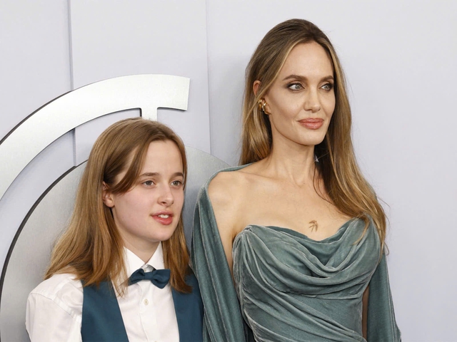 Con gái út Angelina Jolie và Brad Pitt tự mưu sinh, đi bán tranh tại hội chợ - Ảnh 1.