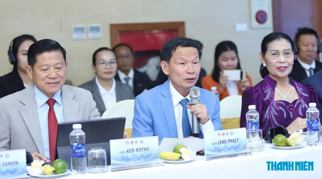 Anh Nguyễn Kim Quy tiếp xã giao đoàn bác sĩ tình nguyện của Campuchia - Ảnh 3.