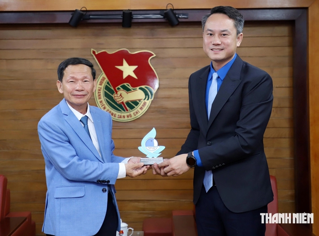 Anh Nguyễn Kim Quy tiếp xã giao đoàn bác sĩ tình nguyện của Campuchia - Ảnh 2.