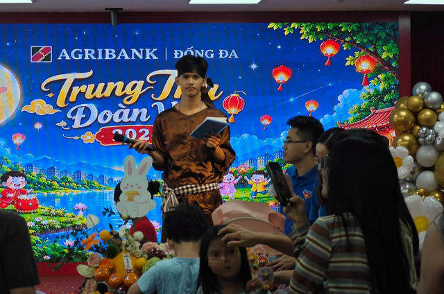 ‘Chú Cuội, chị Hằng’ đắt show dịp Trung thu, thu nhập lên đến hàng chục triệu đồng - Ảnh 3.