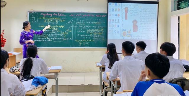 Thiếu giáo viên nhưng vẫn tinh giản biên chế cho đủ chỉ tiêu - Ảnh 1.