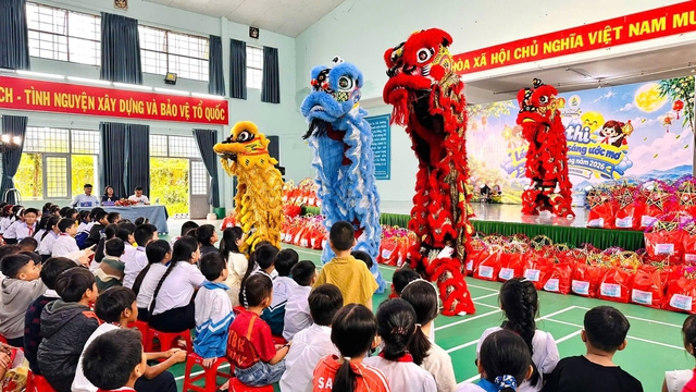 Rộn ràng hội thi ‘Lồng đèn thắp sáng ước mơ thiếu nhi Lâm Đồng’ - Ảnh 7.