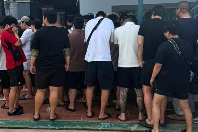 Campuchia bắt giữ gần 21.000 nghi phạm lừa đảo trực tuyến - Ảnh 1.