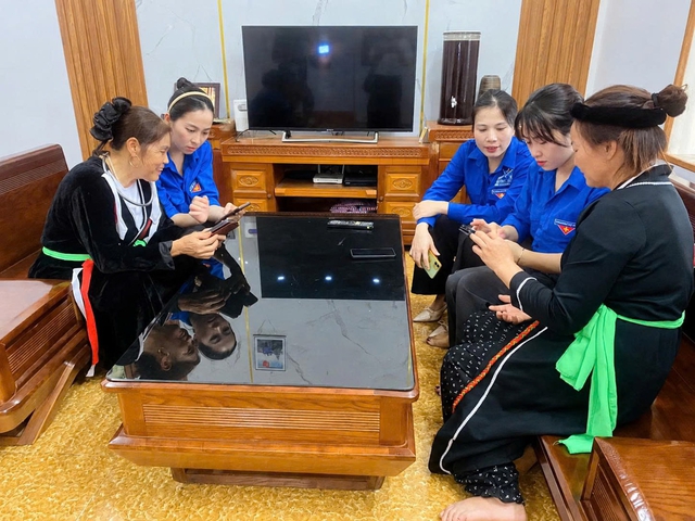 Hơn 85.000 lượt người được thanh niên Quảng Ninh hỗ trợ dùng VNeID - Ảnh 1.