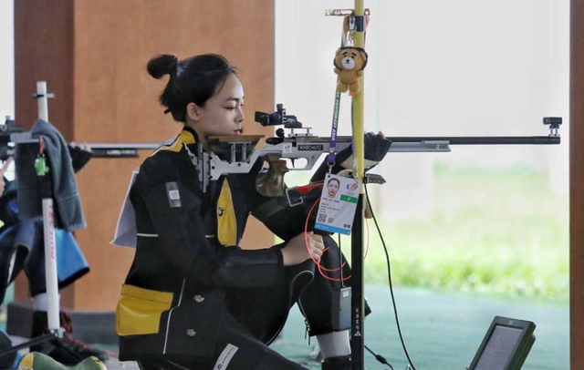 Đội tuyển bắn s&uacute;ng Việt Nam mất tấm v&eacute; chung kết v&igrave; lỗi hy hữu, nỗi buồn T&acirc;m Quang v&agrave; Thanh Thảo- Ảnh 2.