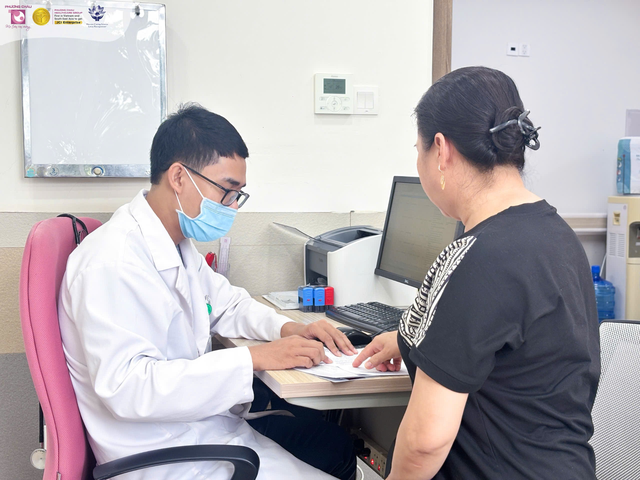 T&aacute;o b&oacute;n, ti&ecirc;u ph&acirc;n nhỏ như b&uacute;t ch&igrave;: C&oacute; phải dấu hiệu ung thư đại trực tr&agrave;ng? - Ảnh 2.