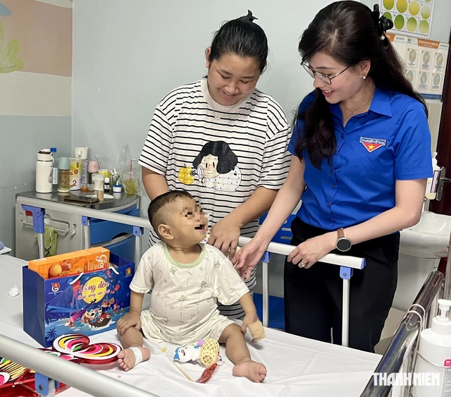 Trung thu lan tỏa yêu thương đến thiếu nhi có hoàn cảnh khó khăn - Ảnh 2.