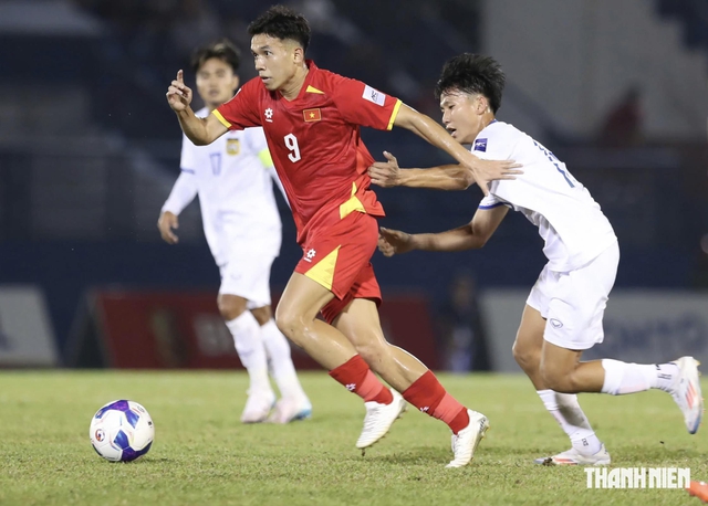 Thầy Kim đặt niềm tin vào ngôi sao ở giải hạng nhất
để thay Quang Hải- Ảnh 1.